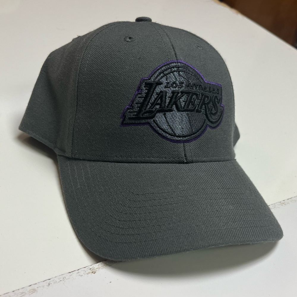 Lakers Hat - Picture 4 of 4